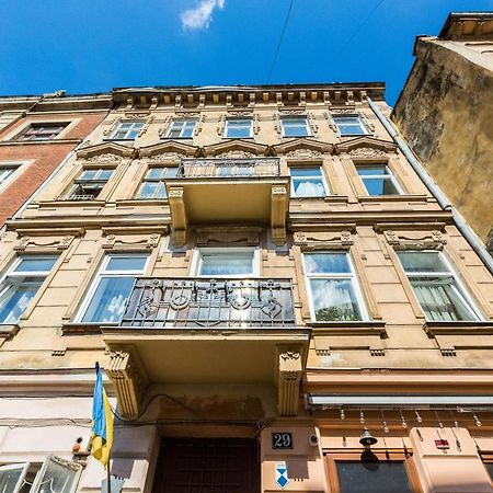 Квартира Подобово На Площі Ринок 39 Сам Центр Львова Exterior foto
