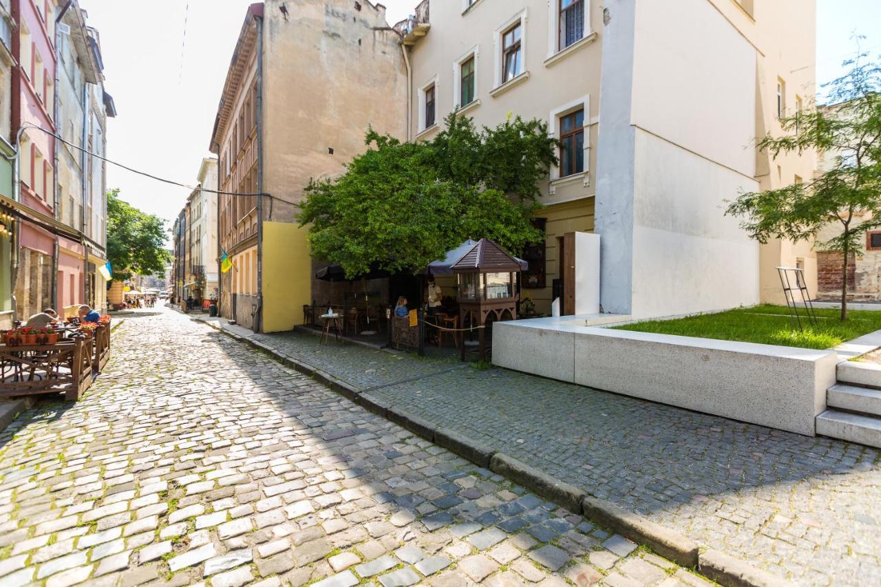 Квартира Подобово На Площі Ринок 39 Сам Центр Львова Exterior foto