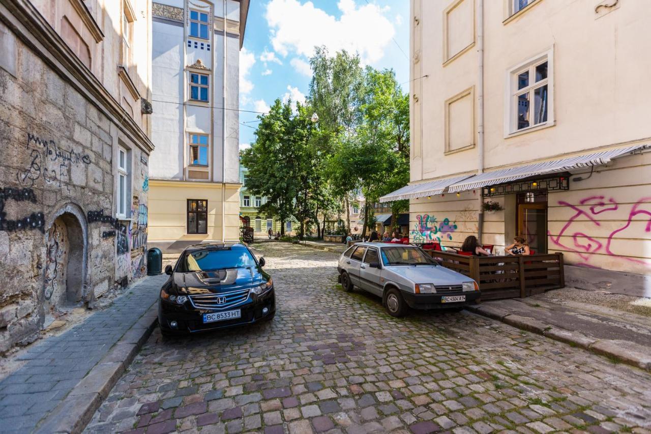 Квартира Подобово На Площі Ринок 39 Сам Центр Львова Exterior foto