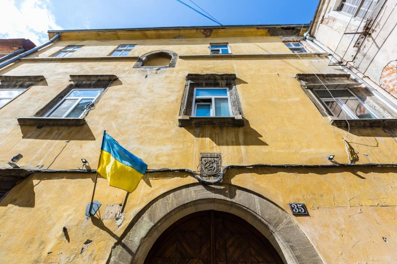 Квартира Подобово На Площі Ринок 39 Сам Центр Львова Exterior foto